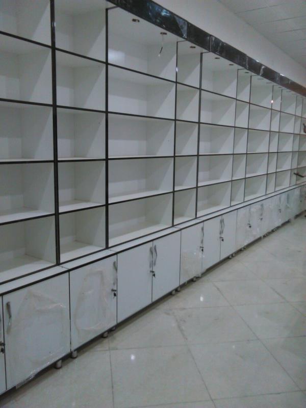 قفسه وطبقه بندی  با چوب گلاسه براق