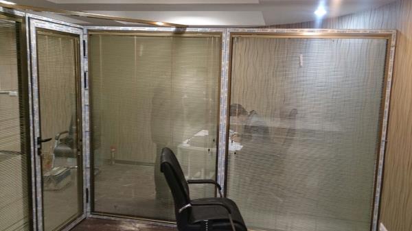 نواوری در پارتیشن جدیدترین پارتیشن در ایران  محصول جدید گروه صنعتی omidpartition = {پارتیشن براق الومینیوم ایینه ایی}