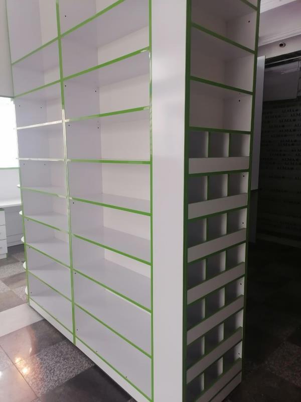 قفسه داروخانه