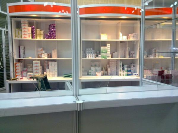 قفسه داروخانه 