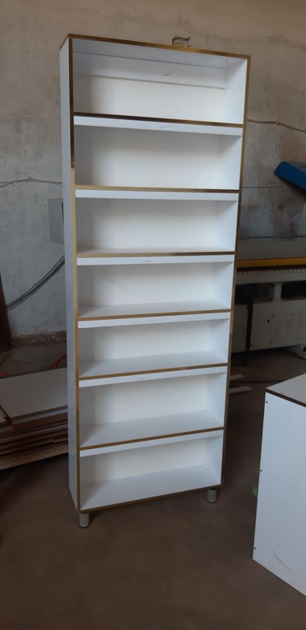 قفسه داروخانه