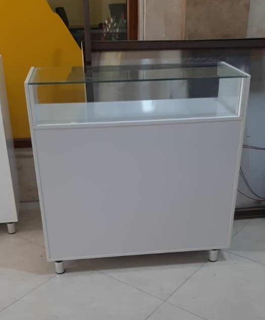 ویترین داروخانه 