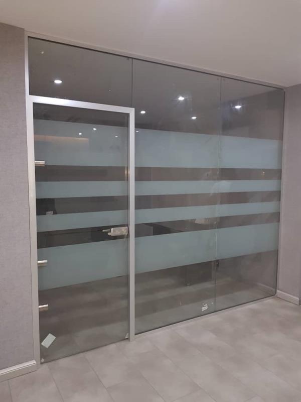 پارتیشن شیشه ایی