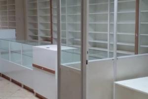 طراحی واجرای دکوراسیون داخل ونمای بیرون داروخانه
