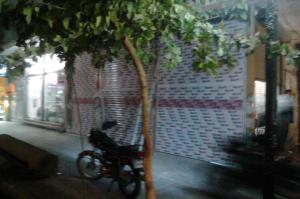 قیمت کرکره برقی کامل با تیغه .ریل.موتور.وتمام متعلقات کرکره برقی با نصب وحمل در داخل استان تهران شسته رفته تمام شده متر مربعی ۱۳۸۰۰۰۰ریال میباشد