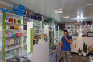 قفسه داروخانه