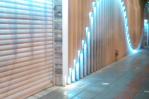 کرکره برقی با موتورهای توبولار ۸۰-۱۰۰-۱۲۰-۱۴۰نیوتون بهمراه۲۴ماه گارانتی وخدمات پس از فروش کرکره برقی زیبا با نورپردازی مخفی