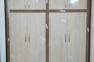 قفسه با طبقه بندی چوبی