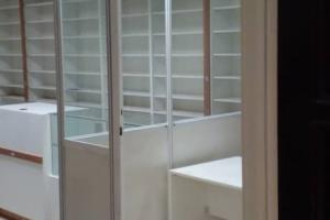 طراحی واجرای دکوراسیون داخل ونمای بیرون داروخانه