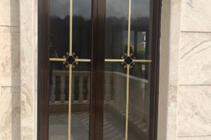 نمای شیشه  ساختمان 