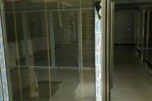 پارتیشن دوجداره شیشه والومینیوم براق