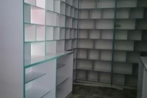 قفسه داروخانه