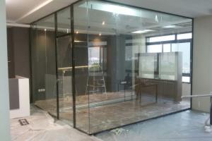 پارتیشن شیشه ایی